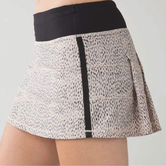 lululemon athletica Dresses & Skirts - Lululemon Pace Rival Skirt II Tan Dottie Dash - Size 6 - Perfect Condition